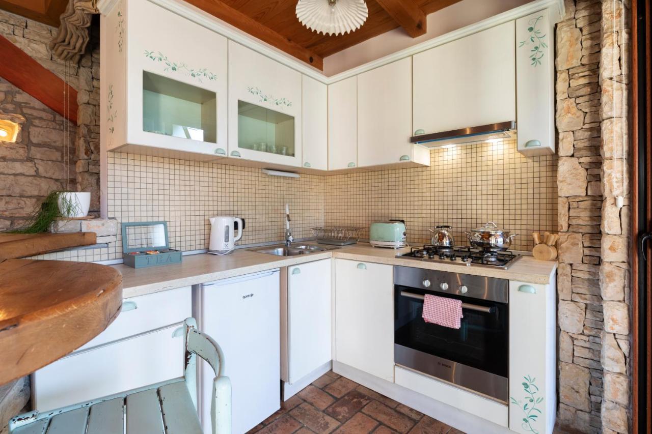 Poiai Stonehouse With Jacuzzi Villa Перой Екстериор снимка